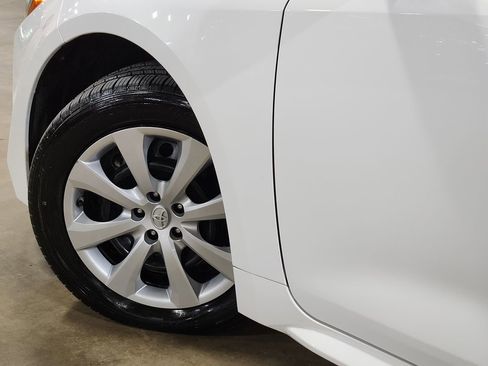 Used 2020 Toyota Corolla LE image 23