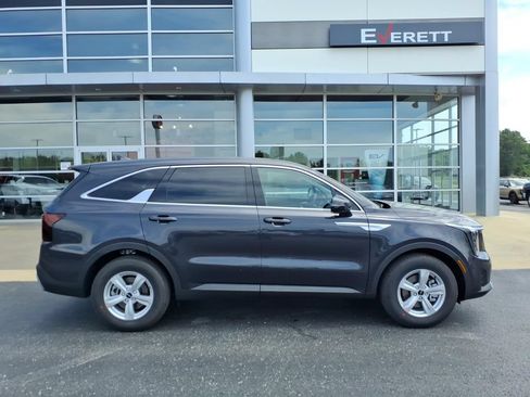 Certified 2026 Kia Sorento LX FWD image 2