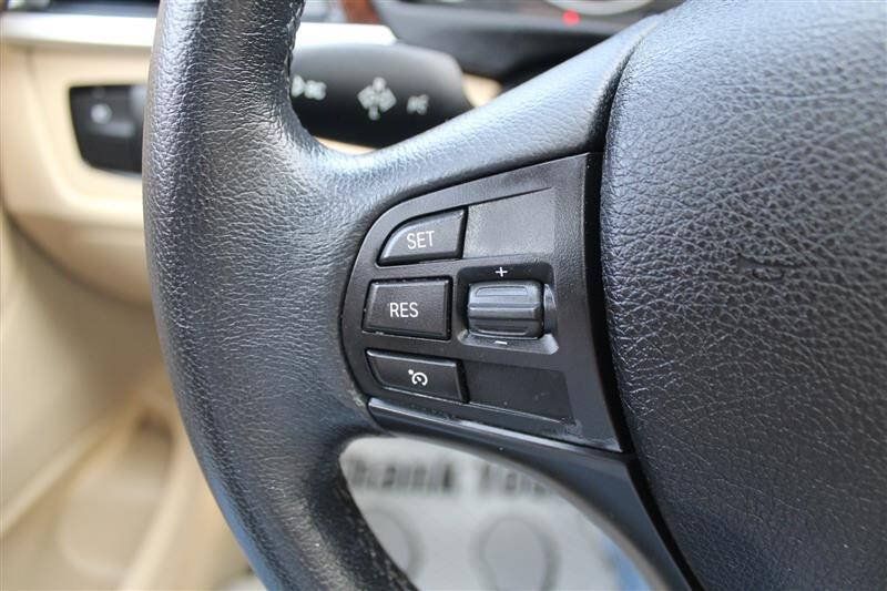 Used 2014 BMW 320i xDrive Sedan AWD/4WD image 15