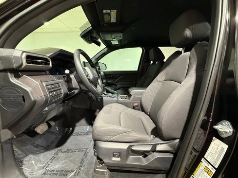 Certified 2025 Toyota Tacoma SR5 AWD/4WD image 12