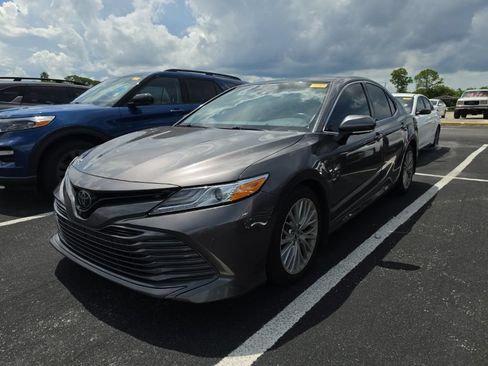 Used 2018 Toyota Camry XLE w/ Driver Assist Package FWD image 4
