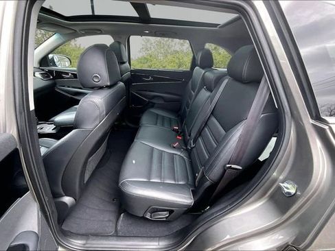 Used 2018 Kia Sorento SX image 24