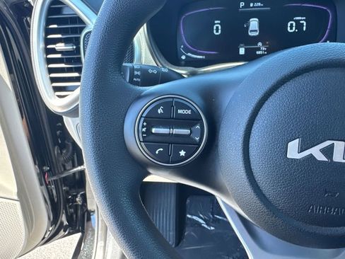 Used 2025 Kia Soul LX FWD image 25