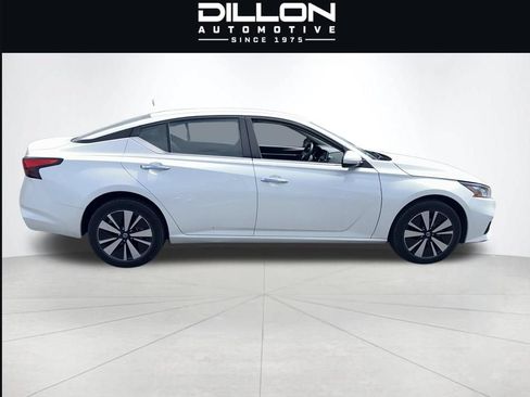 Used 2022 Nissan Altima 2.5 SV AWD/4WD image 11