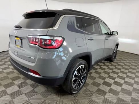 Used 2022 Jeep Compass Limited w/ Mopar Graphics Package AWD/4WD image 4