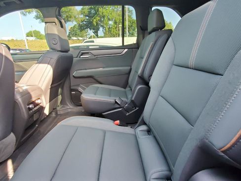 Used 2025 GMC Acadia AT4 w/ Super Cruise Package AWD/4WD image 5