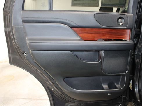 Used 2023 Lincoln Navigator Reserve image 23