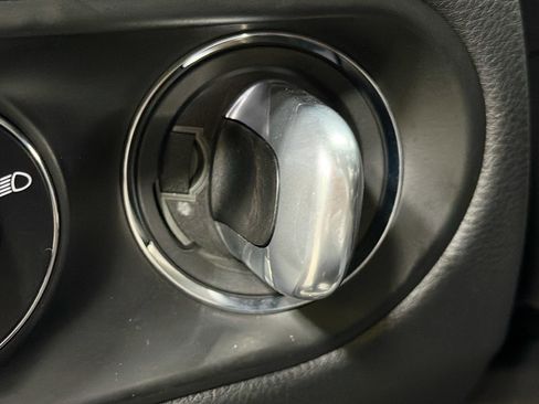 Certified 2022 Porsche Macan S image 36