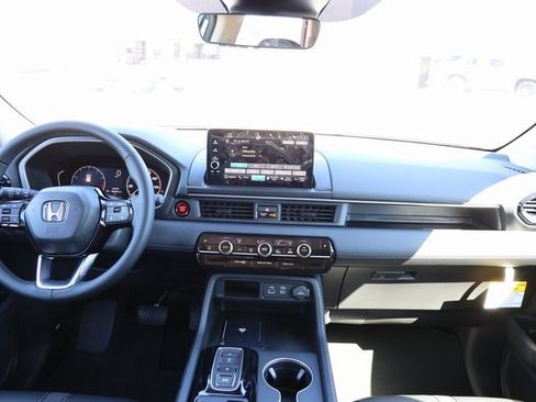 New 2025 Honda Pilot Touring image 12