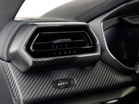 Used 2025 Lamborghini Urus Performante AWD/4WD image 30