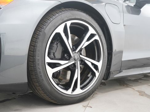 Used 2023 Audi e-tron GT Premium Plus image 31