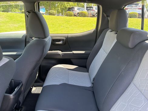 Used 2022 Toyota Tacoma TRD Sport w/ Technology Package AWD/4WD image 30