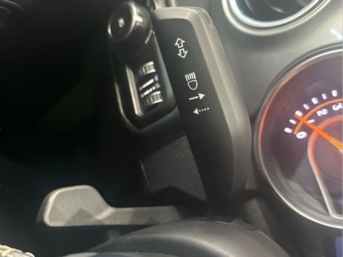 Used 2019 Jeep Wrangler Unlimited Sahara w/ Uconnect 4C Nav & Sound Group AWD/4WD image 17