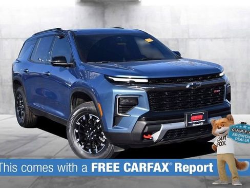 Used 2024 Chevrolet Traverse Z71 image 2