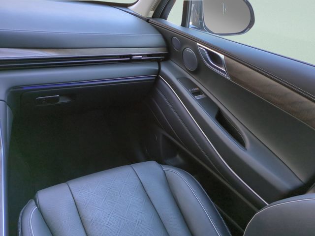 Certified 2025 Genesis GV80 2.5T Prestige AWD/4WD image 23
