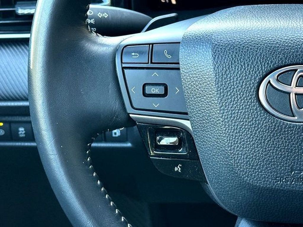 Used 2025 Toyota Camry SE FWD image 22