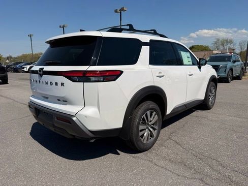 New 2026 Nissan Pathfinder SL image 5