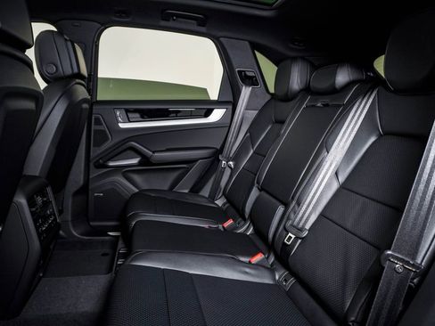 New 2026 Porsche Cayenne image 17