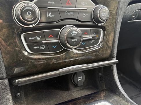 Used 2017 Chrysler 300 C w/ Safetytec Plus Group RWD image 30