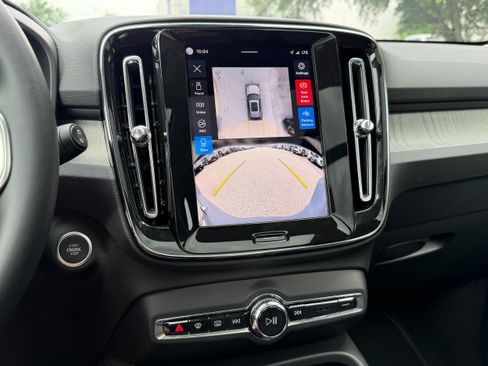 Certified 2025 Volvo XC40 B5 Plus AWD/4WD image 20