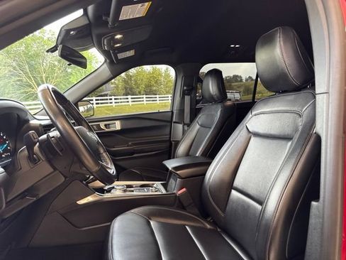 Used 2020 Ford Explorer XLT w/ Equipment Group 202A AWD/4WD image 4