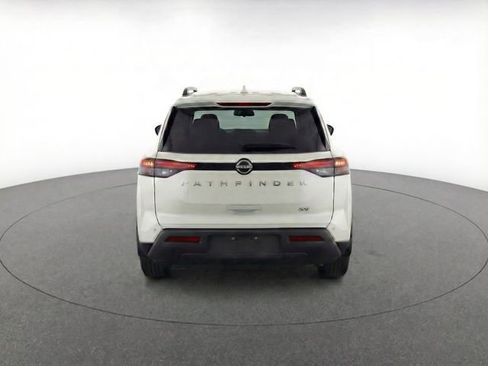 Used 2024 Nissan Pathfinder SV image 3