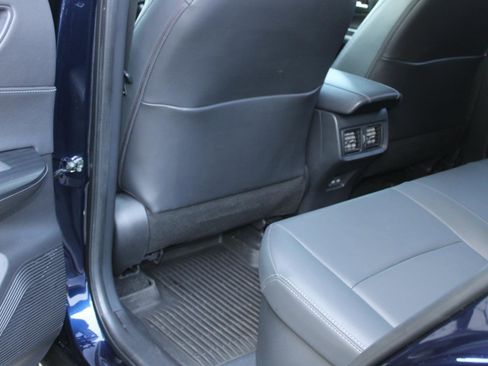 Used 2023 Toyota Venza XLE image 41