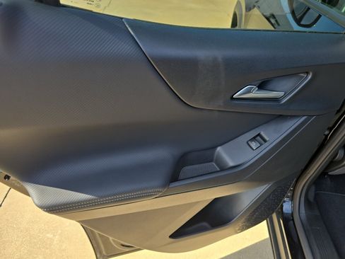 Used 2025 Chevrolet Equinox LT FWD image 11