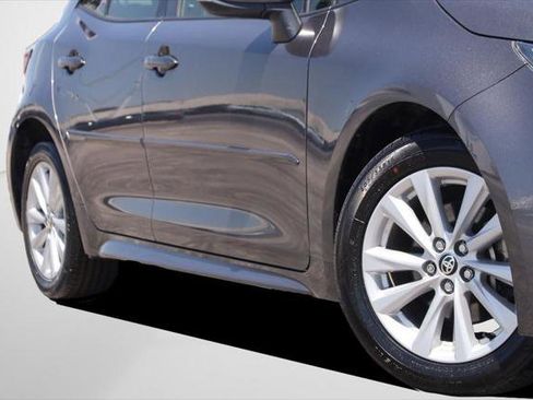 Certified 2023 Toyota Corolla SE w/ SE Premium Package FWD image 3