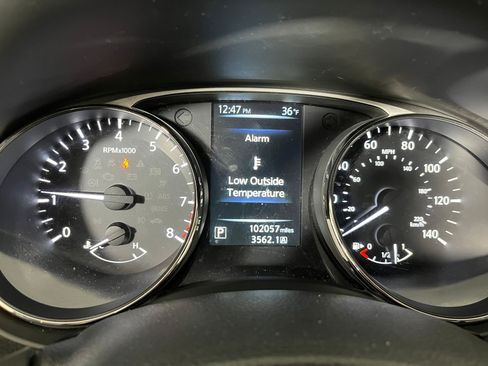 Used 2015 Nissan Rogue SV image 16