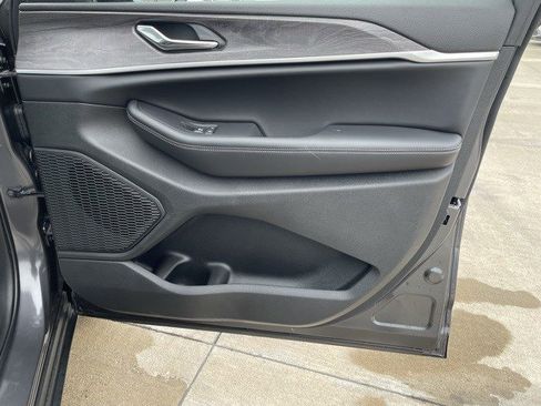 New 2025 Jeep Grand Cherokee Limited w/ Trailer Tow Package image 10