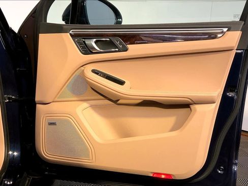 Used 2022 Porsche Macan S image 26