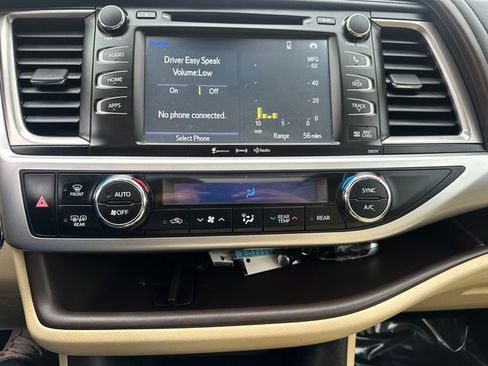 Used 2018 Toyota Highlander XLE image 28