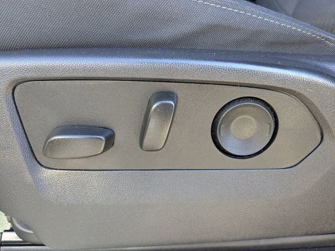 Used 2025 Chevrolet Silverado 1500 LT image 21