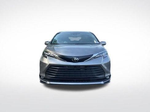 New 2026 Toyota Sienna XLE FWD image 8