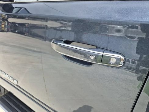 Used 2020 Chevrolet Suburban Premier RWD image 11