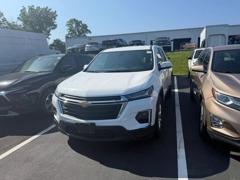 Used 2023 Chevrolet Traverse LS w/ Safety Package FWD image 4