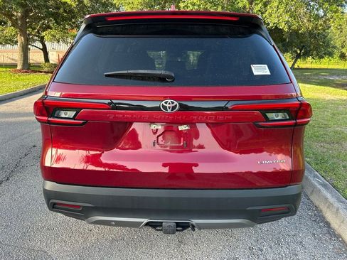 Certified 2024 Toyota Grand Highlander FWD image 5