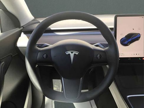 Used 2021 Tesla Model Y Long Range image 18