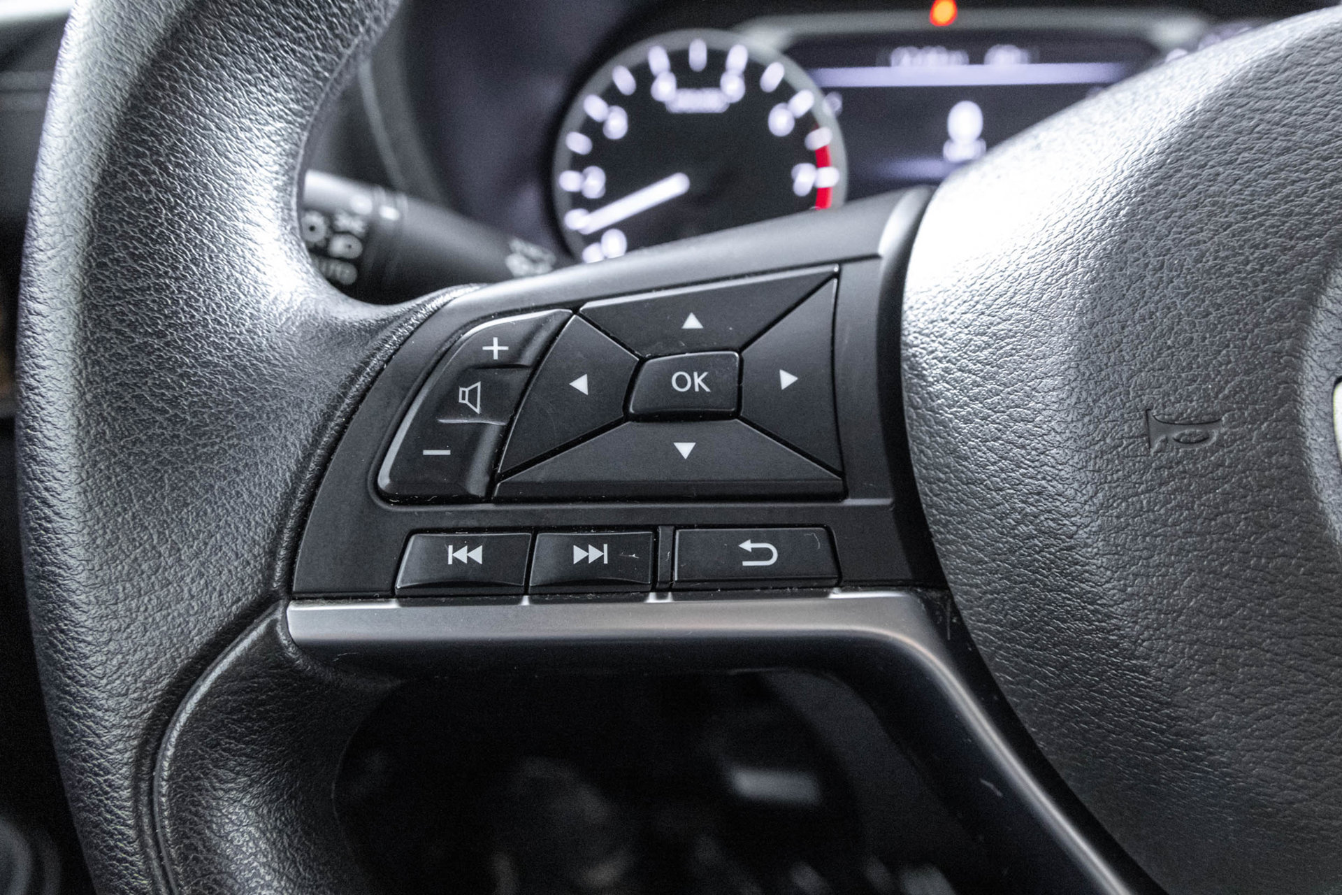 Used 2024 Nissan Sentra SV FWD image 25