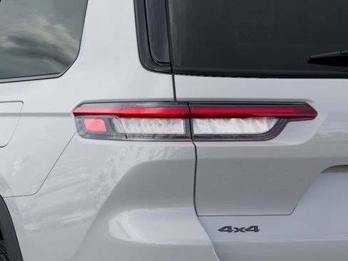 New 2025 Jeep Grand Cherokee L Laredo AWD/4WD image 30