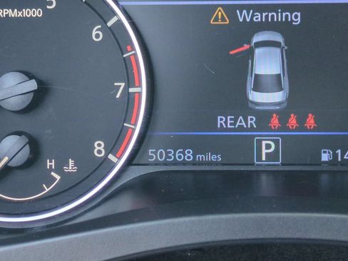 Used 2024 Nissan Altima 2.5 SV FWD image 12