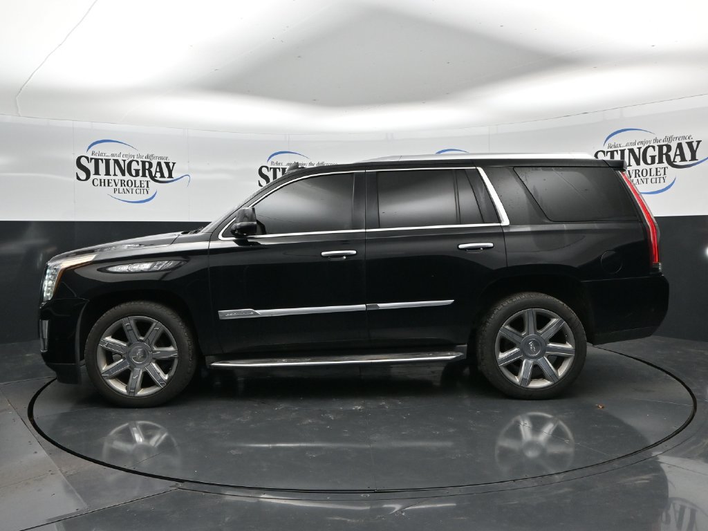 Used 2017 Cadillac Escalade Luxury AWD/4WD image 4