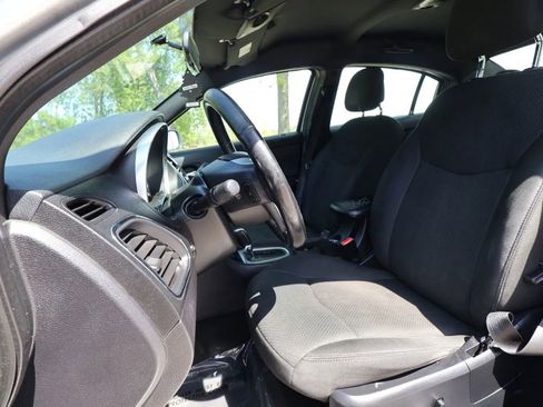 Used 2012 Chrysler 200 Touring FWD image 13