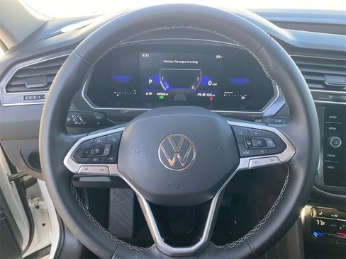 Used 2022 Volkswagen Tiguan SE image 19
