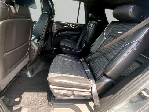 Used 2022 Cadillac Escalade Premium Luxury Platinum w/ Heavy-Duty Trailer Package AWD/4WD image 21