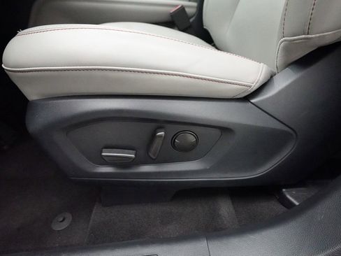 Used 2025 Ford Explorer Active w/ Active Comfort Package image 29