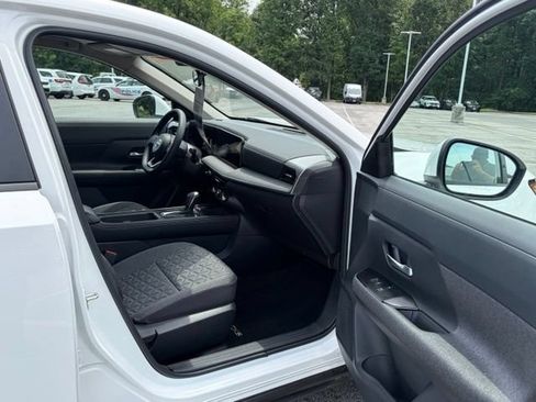 Certified 2025 Nissan Kicks SV AWD/4WD image 25