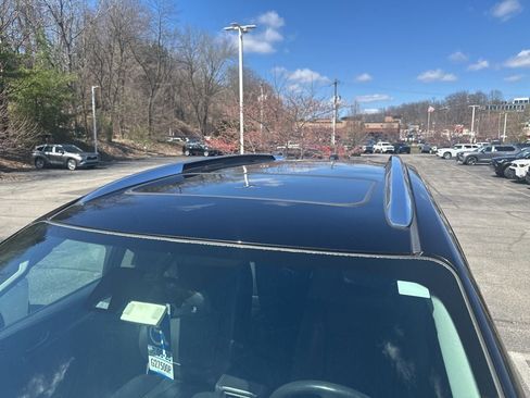 Used 2017 Buick Enclave Premium w/ Experience Buick Package image 4