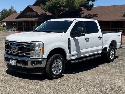 Used 2023 Ford F250 XLT AWD/4WD image 2